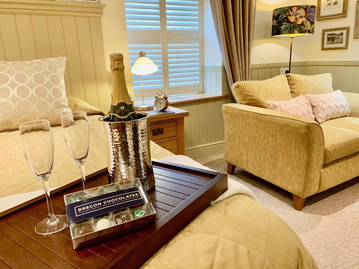 The Coach House Brecon Hotel Bagian luar foto
